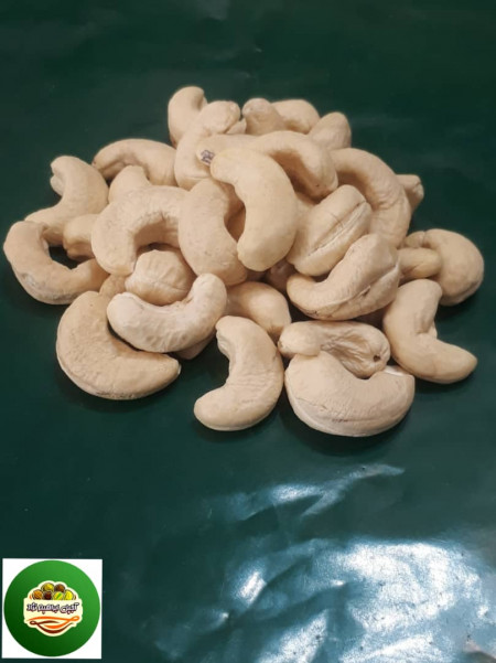 بادام هندی خام