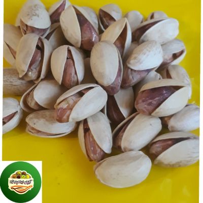 پسته احمدآقایی خام