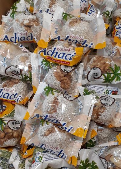 شکلات باسلق با مغز گردو